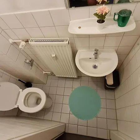 Privatunterkunft Akropolitan Schönes In Einer Mit Eigenem Großen Garten München