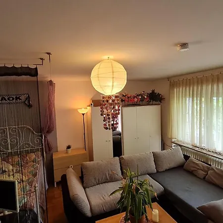 Homestay Akropolitan Schoenes In Einer Mit Eigenem Grossen Garten *